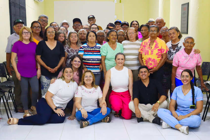 Encontro dos grupos de idosos Vida Feliz I e II destaca cuidados com a saúde feminina na terceira idade